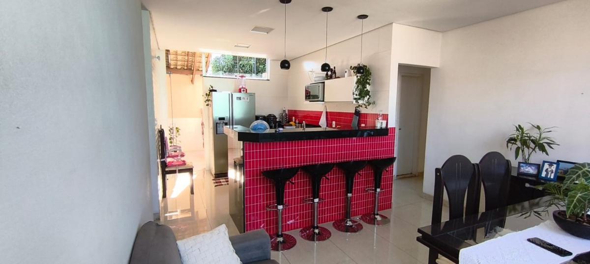 Casa, Cachoeirinha, 6 Quartos, 4 Vagas, 2 Suítes