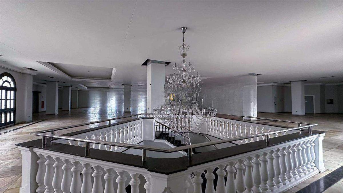 Prédio, Estoril, 0 Quarto, 32 Vagas