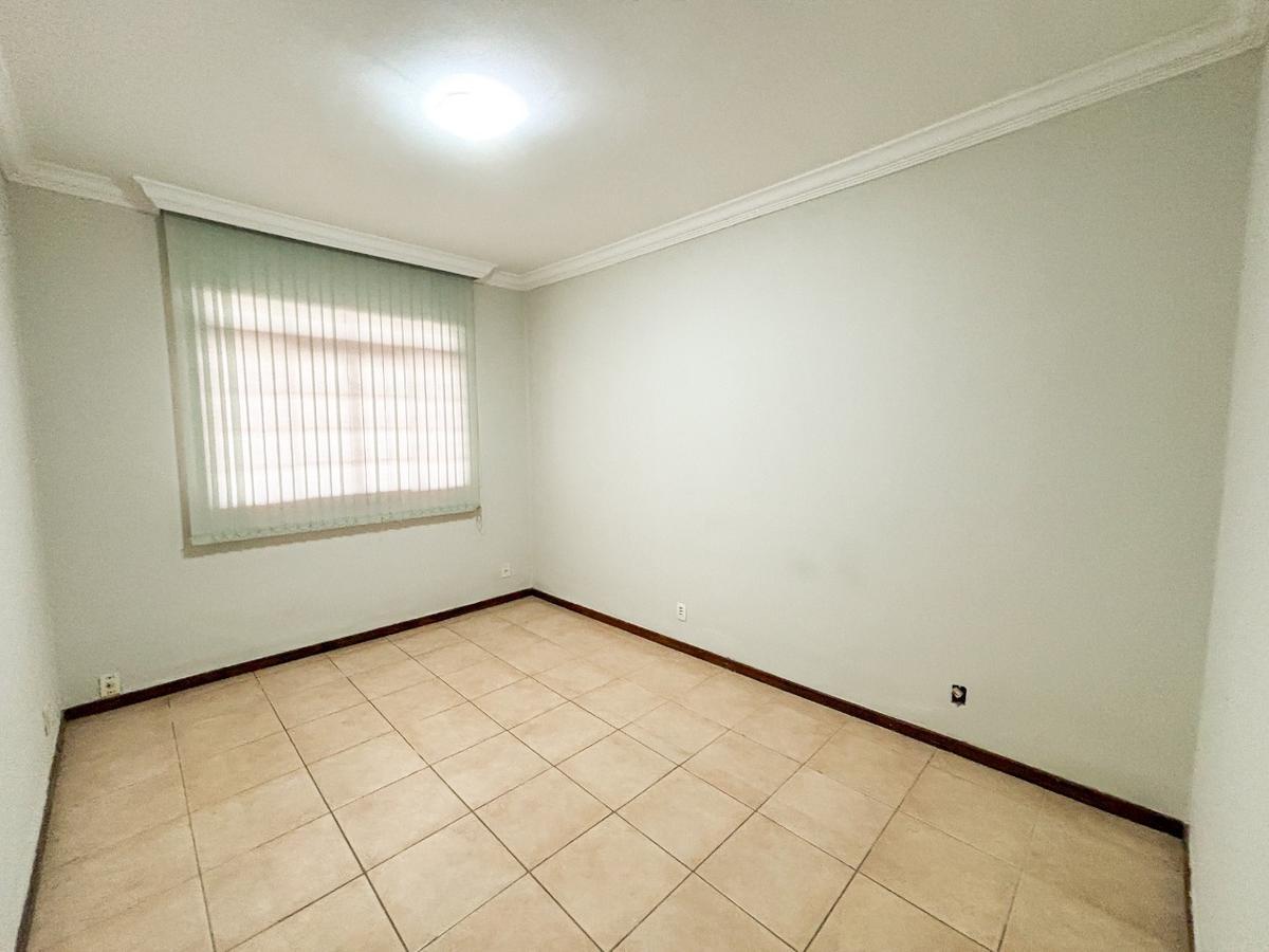 Casa, Três Barras, 5 Quartos, 2 Vagas, 1 Suíte