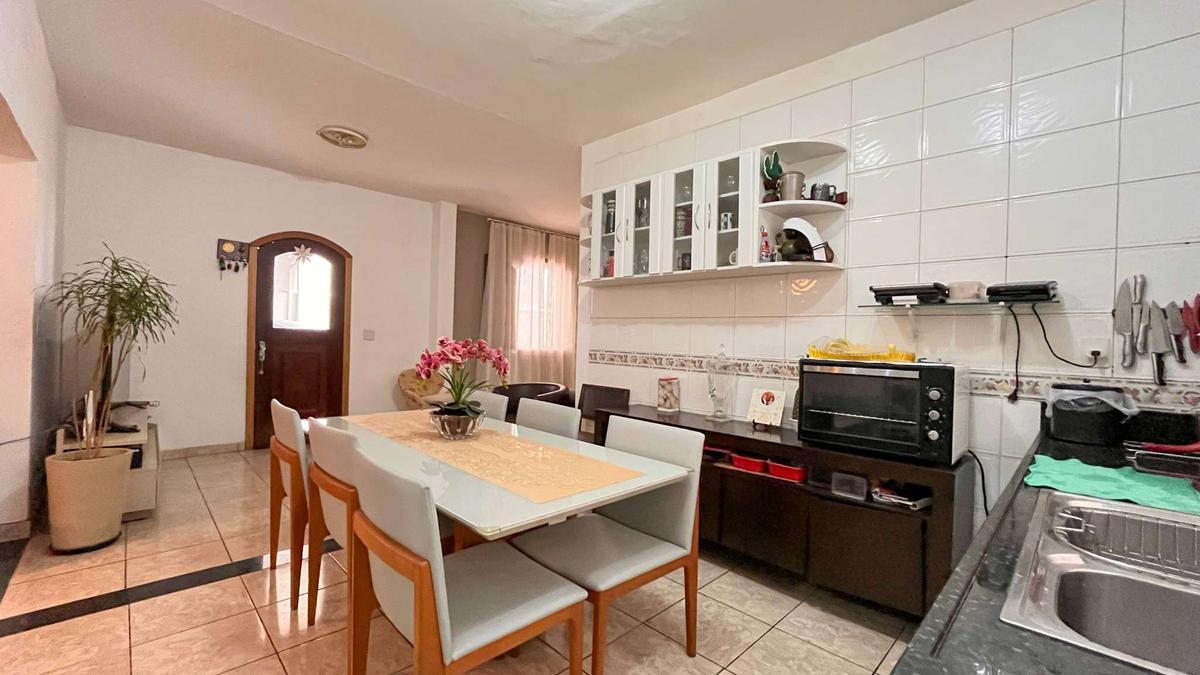 Casa, Buritis, 5 Quartos, 0 Vaga, 1 Suíte