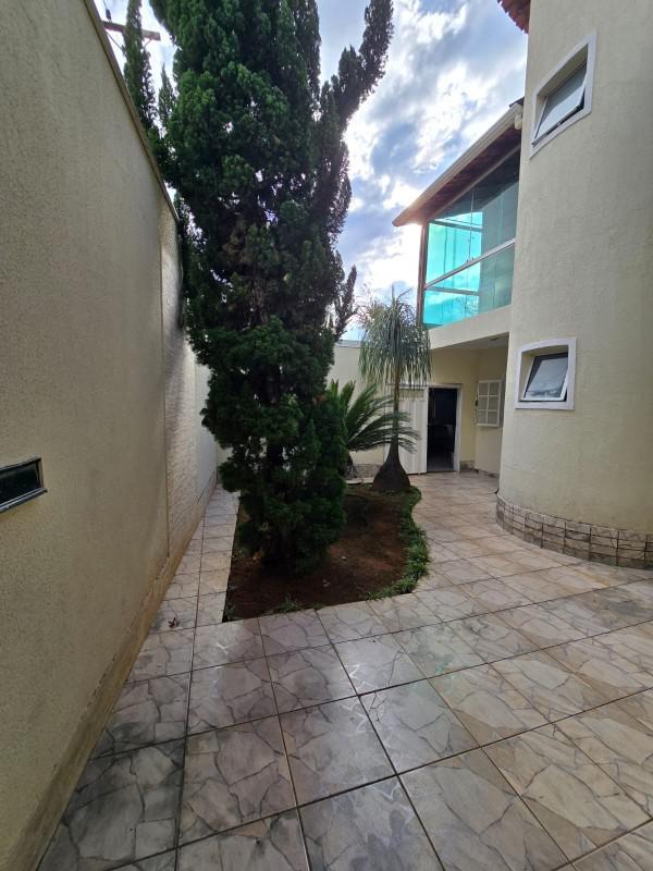 Casa, Novo Glória, 3 Quartos, 3 Vagas, 1 Suíte
