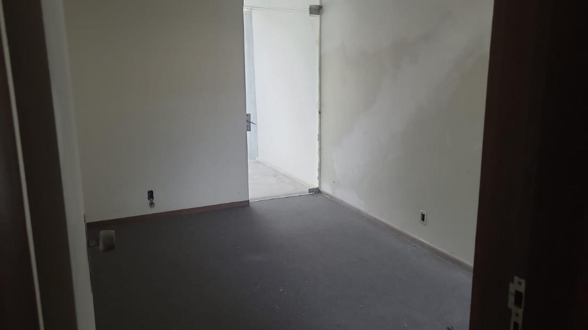 Casa Comercial, Barroca, 5 Quartos, 3 Vagas, 1 Suíte
