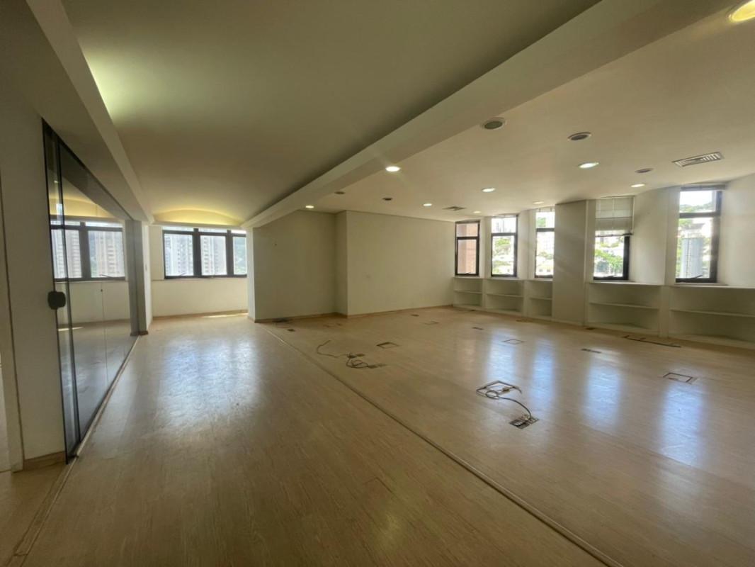 Prédio, Coração de Jesus, 0 Quarto, 80 Vagas