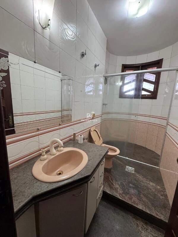 Casa, Castelo, 5 Quartos, 14 Vagas, 1 Suíte