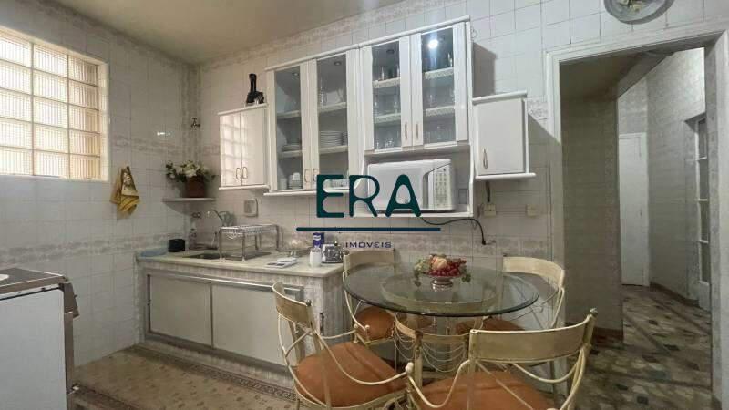 Apartamento, Centro, 4 Quartos, 0 Vaga, 1 Suíte