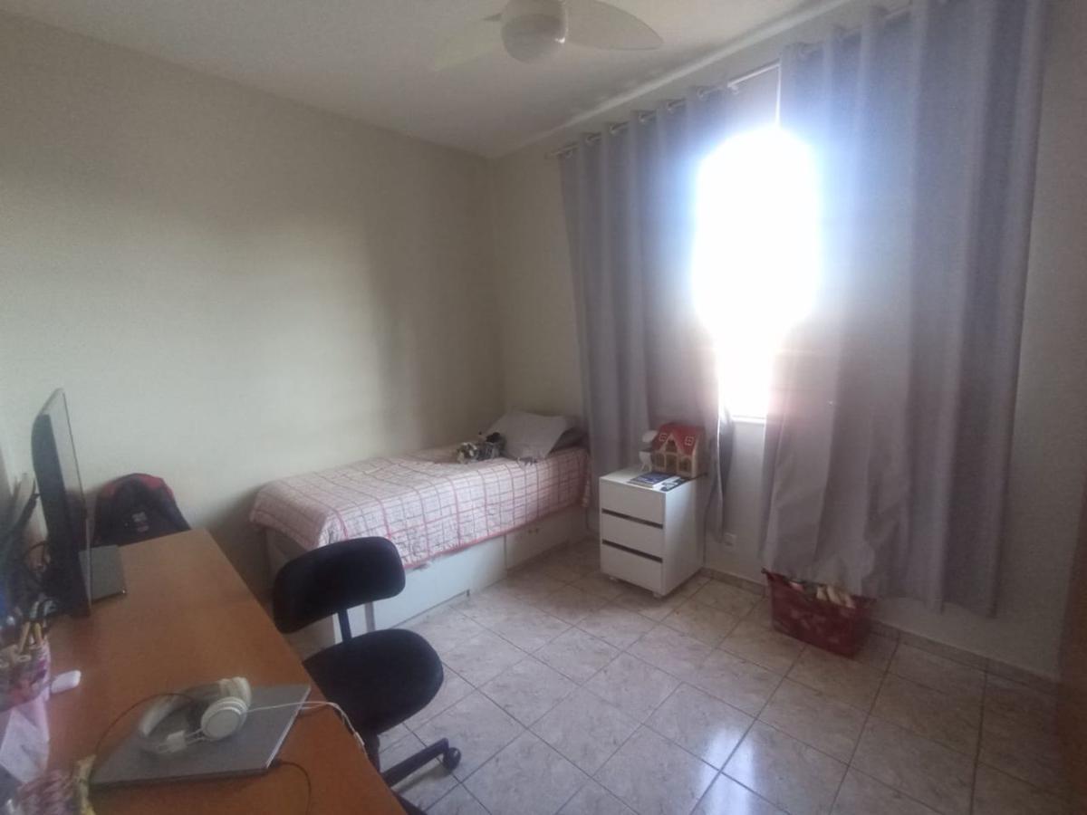 Casa, Santa Cruz, 3 Quartos, 8 Vagas, 1 Suíte