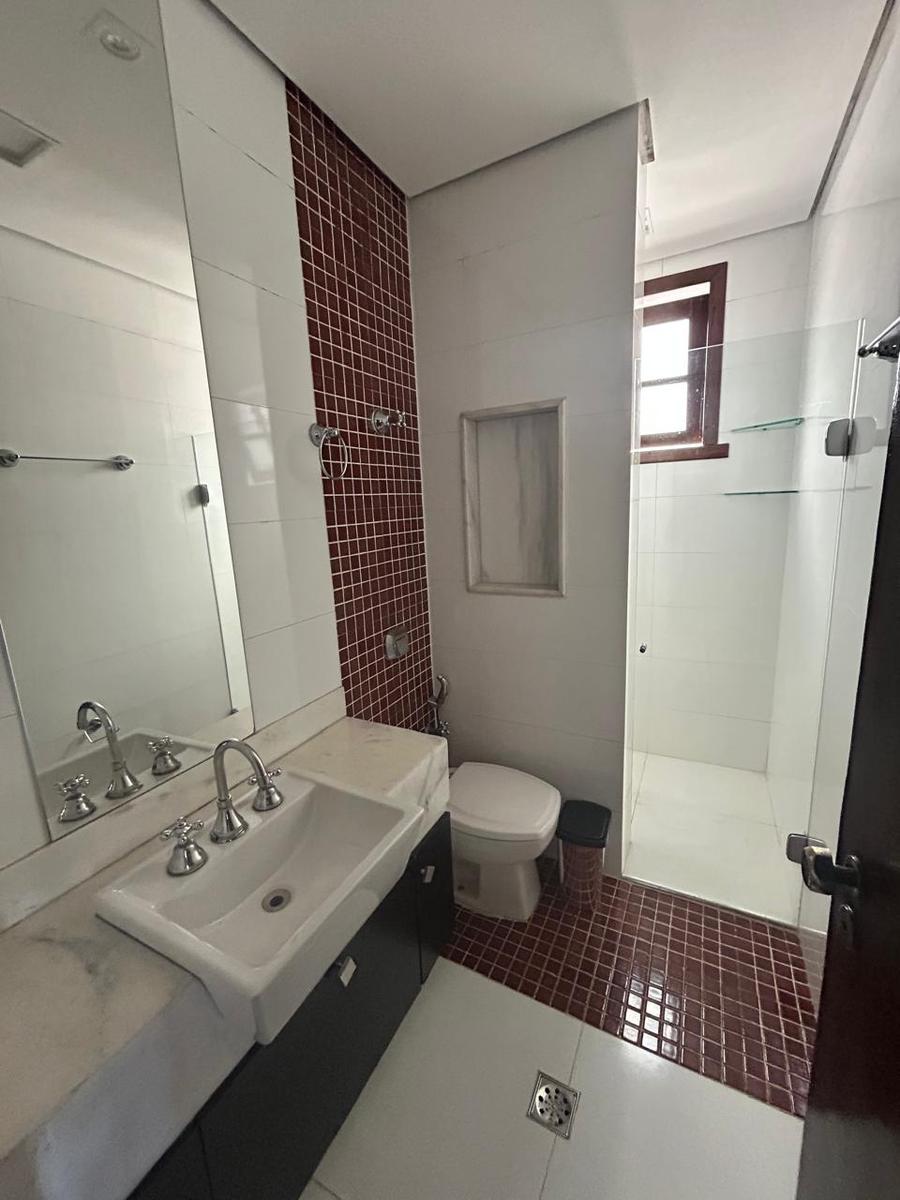 Casa, Castelo, 4 Quartos, 2 Vagas, 1 Suíte