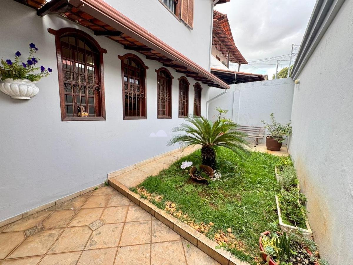 Casa, Céu Azul, 4 Quartos, 2 Vagas, 1 Suíte