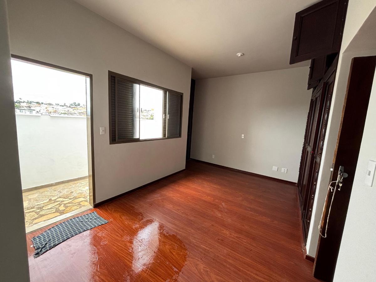 Casa, Centro, 3 Quartos, 5 Vagas, 1 Suíte