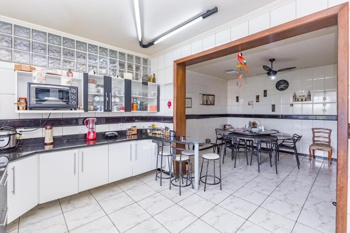 Casa, João Pinheiro, 5 Quartos, 4 Vagas, 1 Suíte