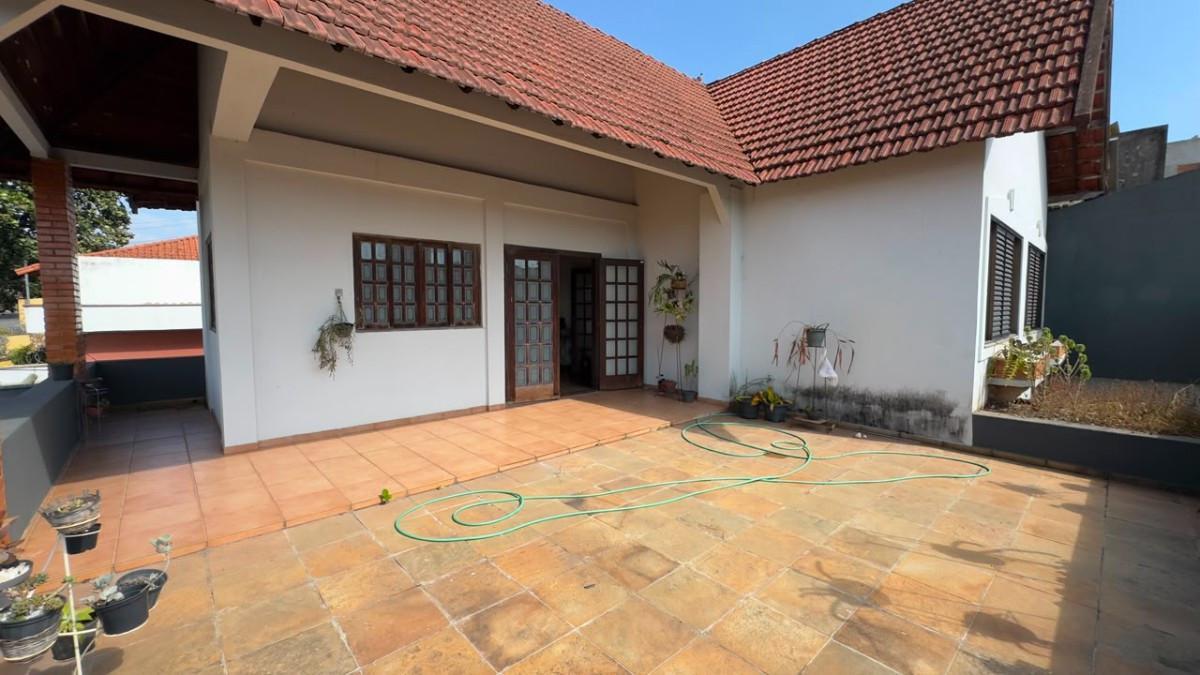 Casa, João Pinheiro, 7 Quartos, 2 Vagas, 2 Suítes