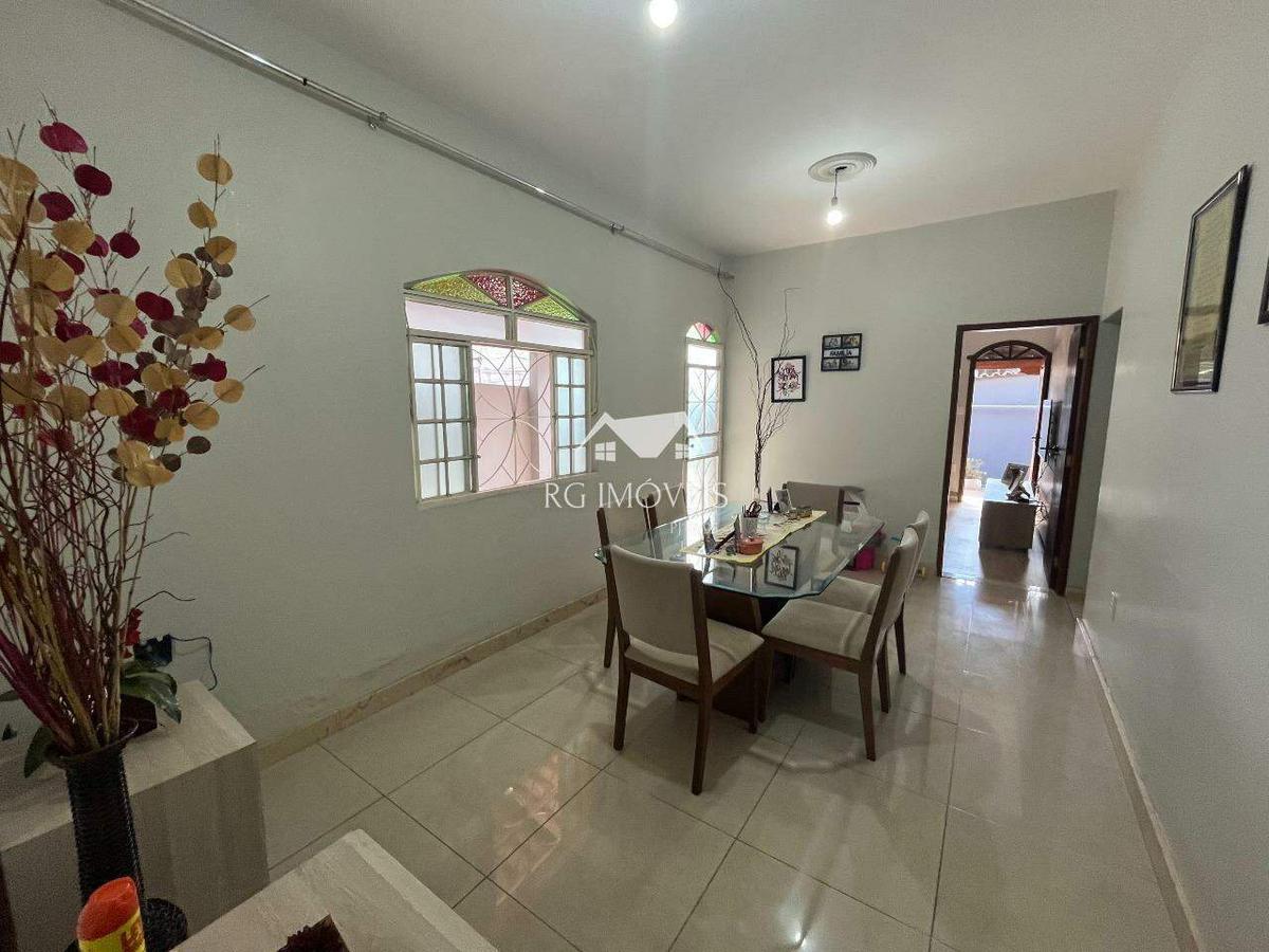 Casa, Milionários, 3 Quartos, 4 Vagas, 1 Suíte