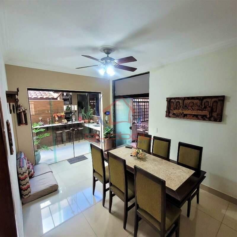 Casa, Castelo, 4 Quartos, 5 Vagas, 1 Suíte