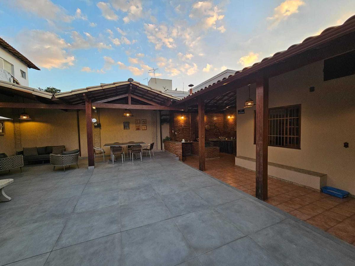 Casa, Castelo, 5 Quartos, 4 Vagas, 1 Suíte
