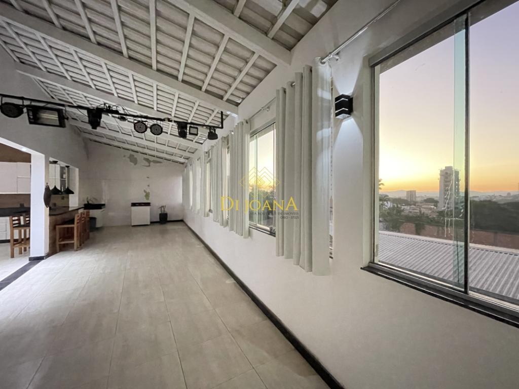 Prédio, Centro, 3 Quartos, 4 Vagas, 1 Suíte