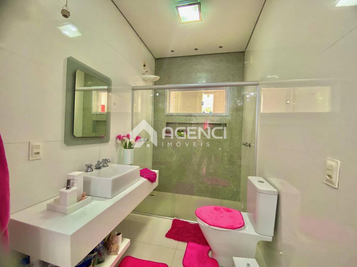 Casa, Santa Maria, 3 Quartos, 0 Vaga, 2 Suítes