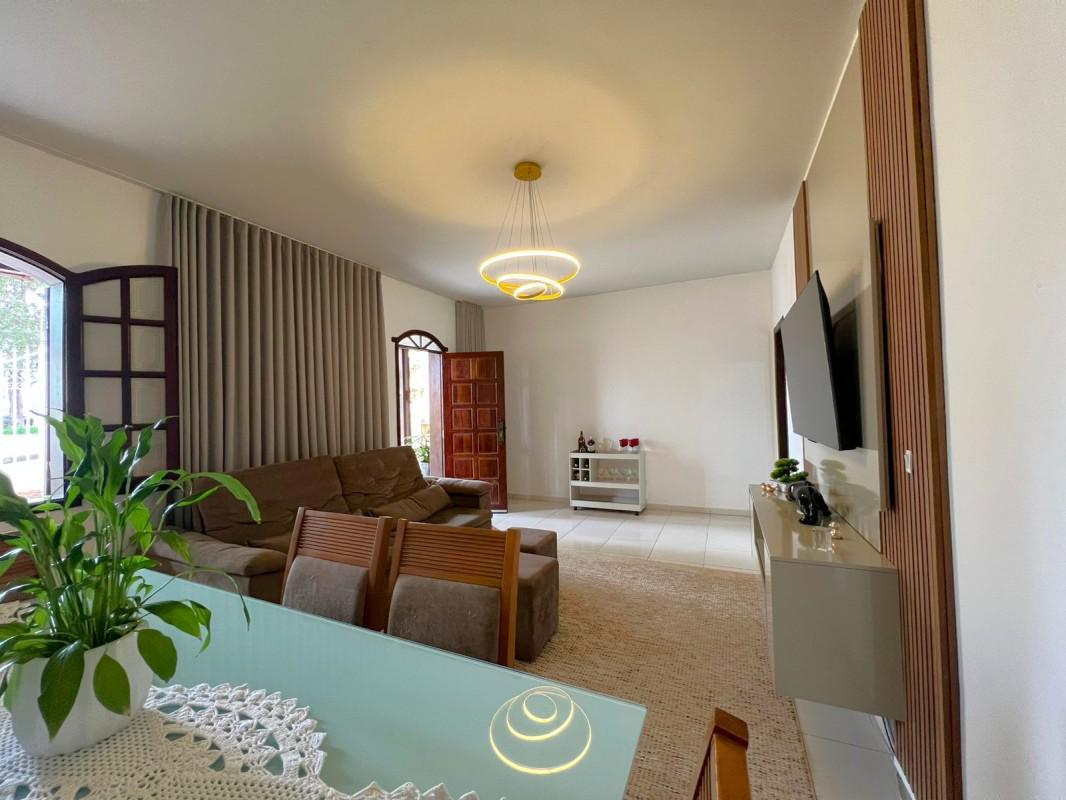 Casa, Planalto, 3 Quartos, 6 Vagas, 1 Suíte