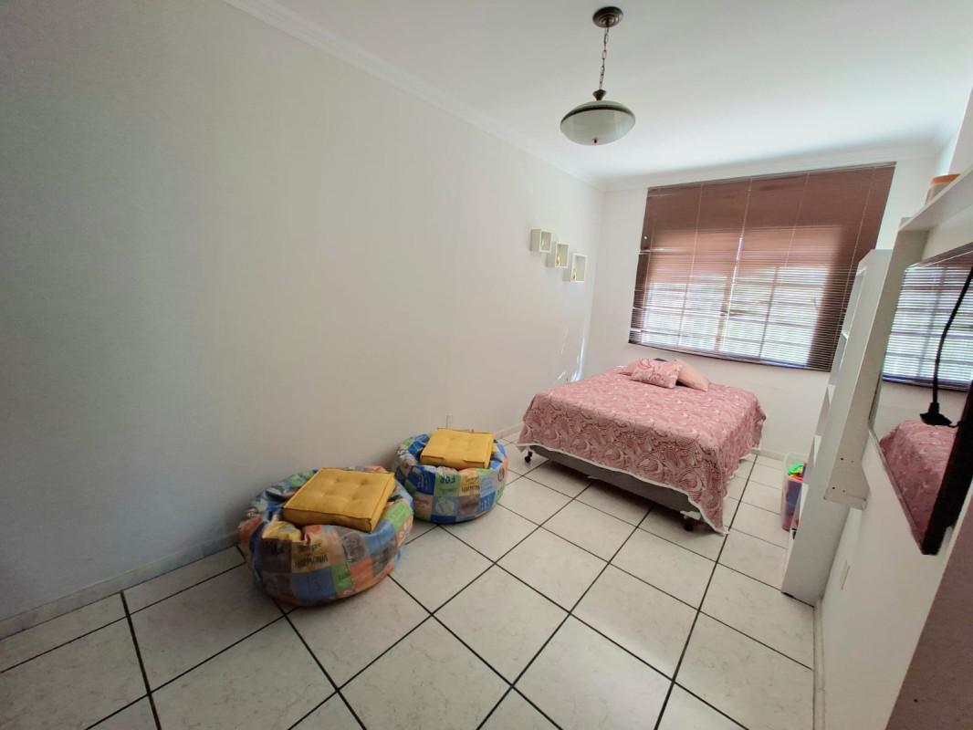 Casa, Letícia, 3 Quartos, 8 Vagas, 1 Suíte