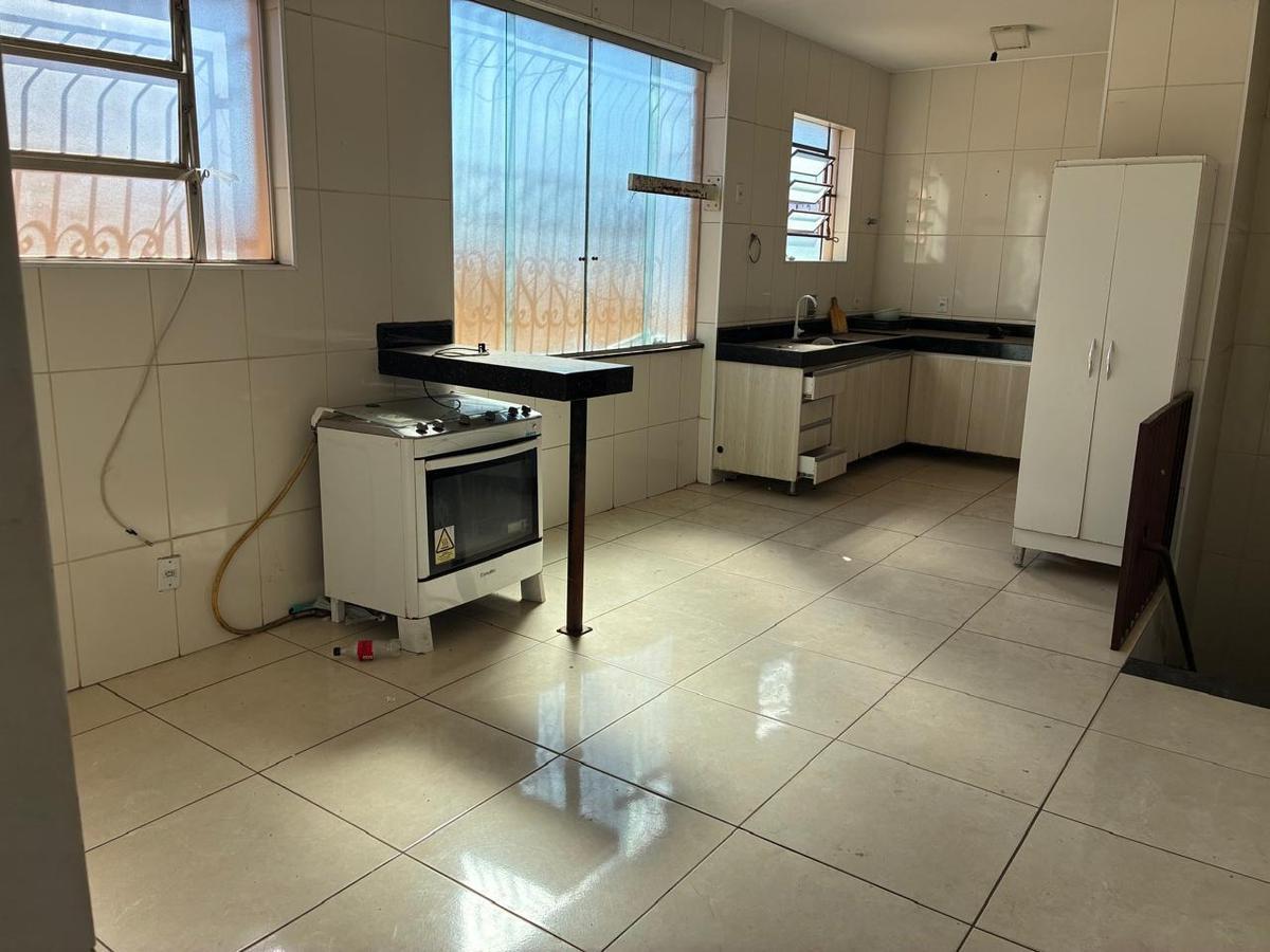 Casa, Santa Branca, 3 Quartos, 3 Vagas, 1 Suíte