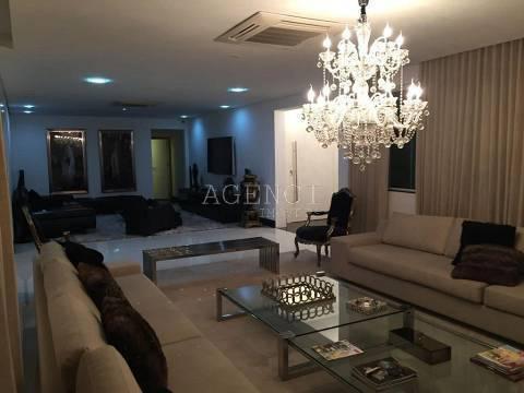 Casa, São Luiz (pampulha), 4 Quartos, 0 Vaga, 4 Suítes