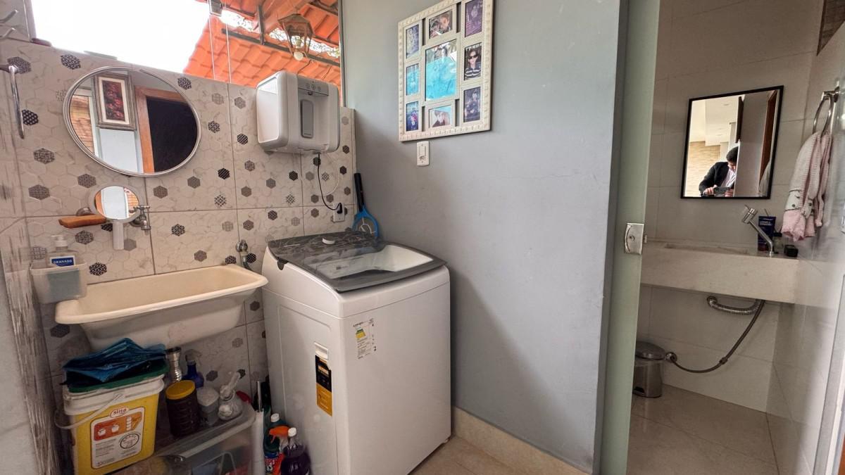 Casa, Santa Efigênia, 6 Quartos, 2 Vagas, 1 Suíte