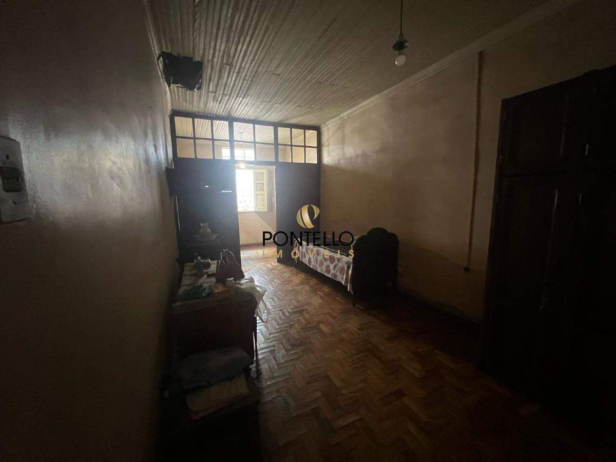 Casa, Centro, 6 Quartos, 0 Vaga, 1 Suíte