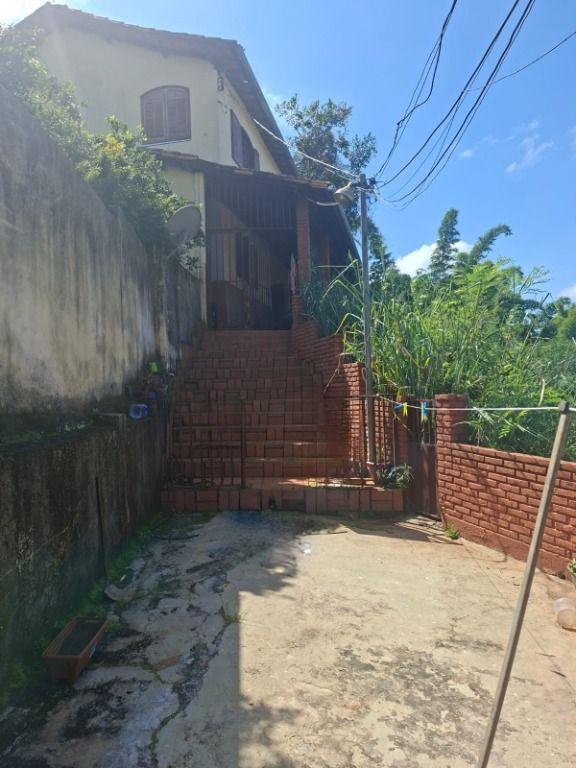 Casa, Centro, 4 Quartos, 0 Vaga