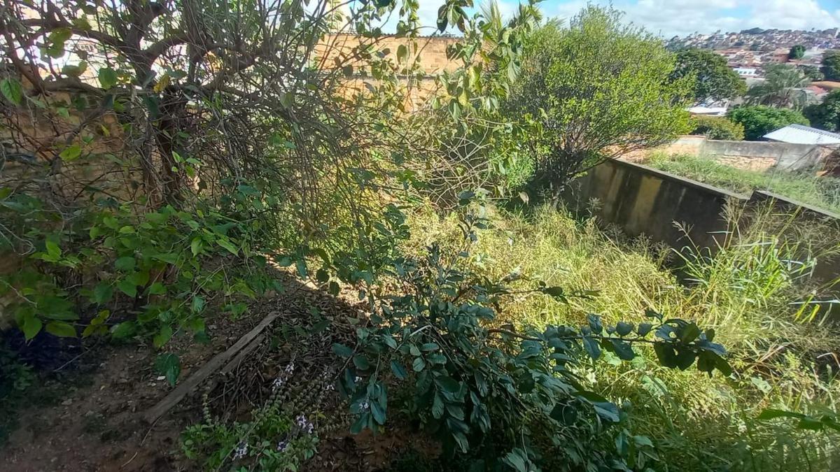 Casa, Cachoeirinha, 5 Quartos, 3 Vagas, 1 Suíte