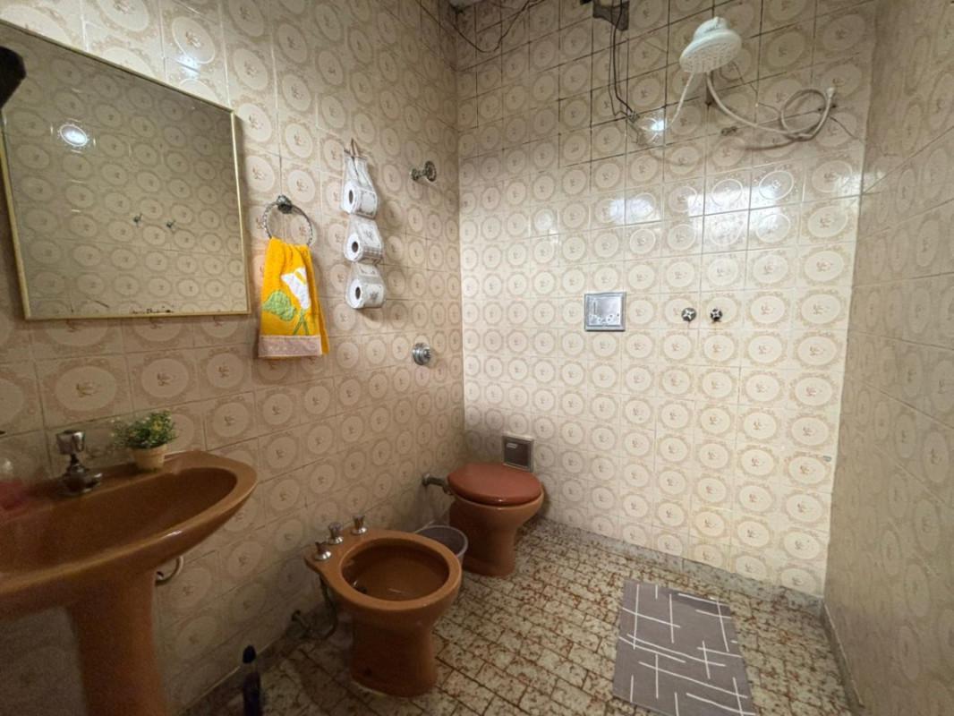 Casa, Sagrada Família, 2 Quartos, 8 Vagas