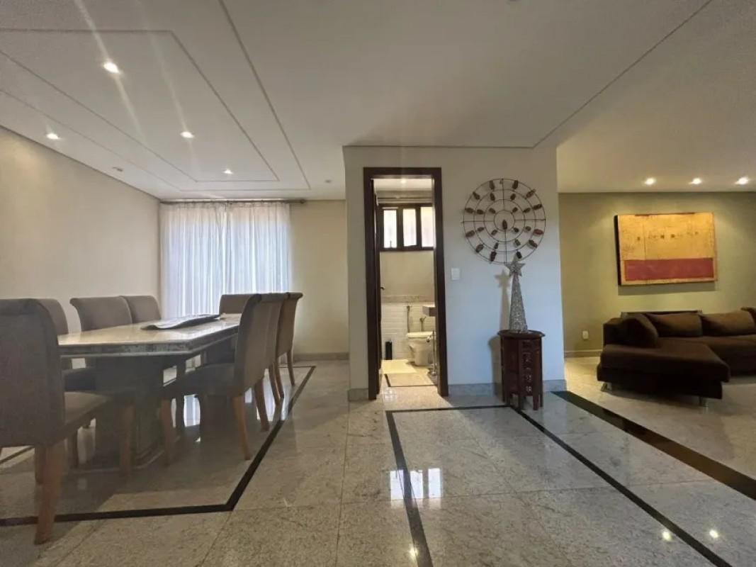 Casa, Centro, 4 Quartos, 5 Vagas, 1 Suíte