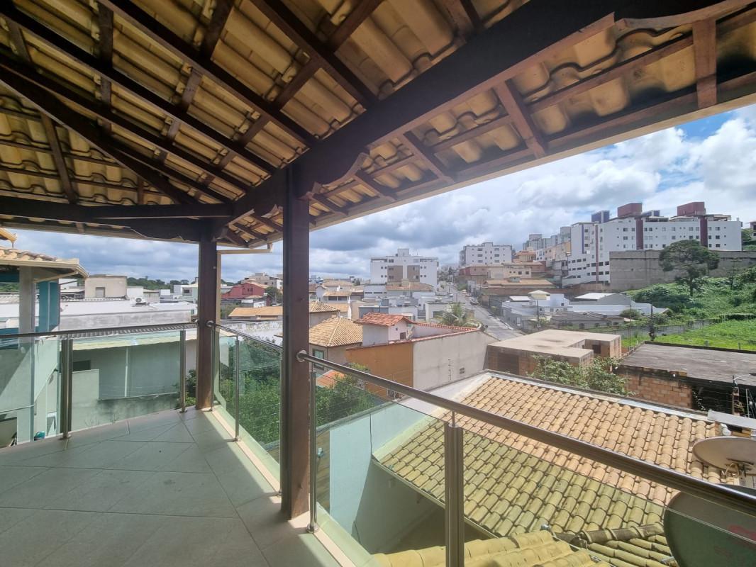 Casa, Europa, 3 Quartos, 2 Vagas, 1 Suíte