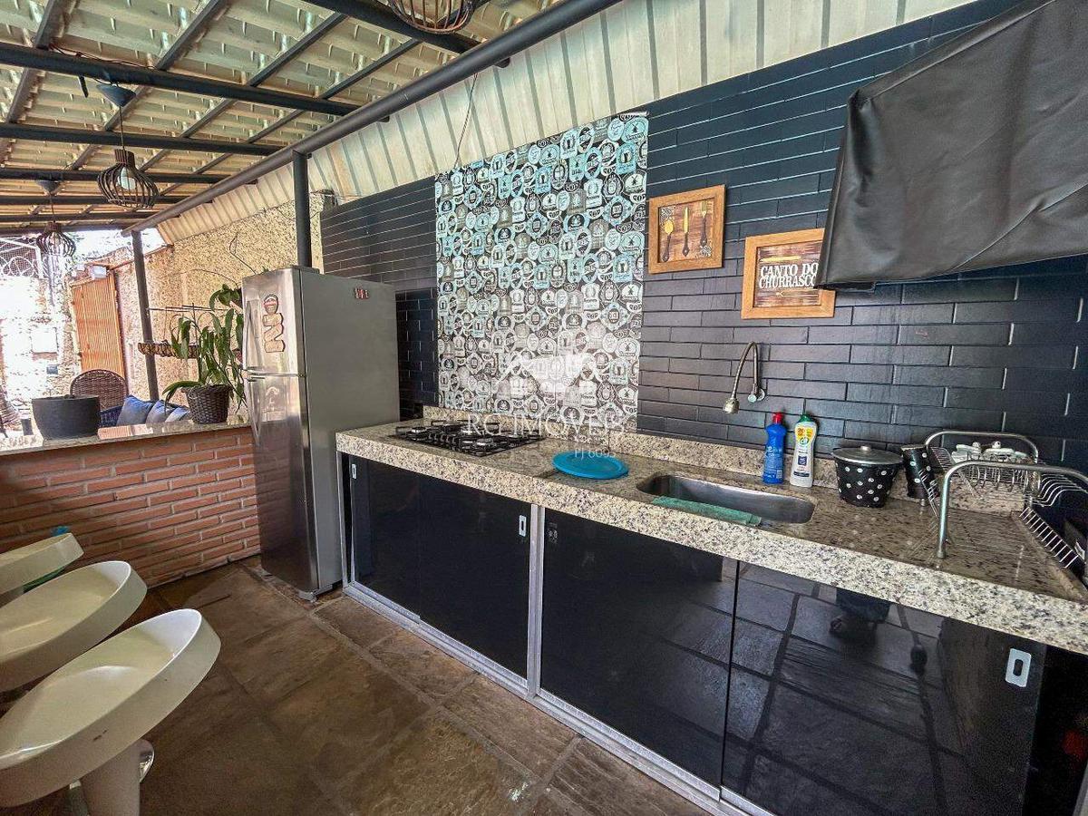 Casa, Santa Cruz Industrial, 4 Quartos, 4 Vagas, 2 Suítes