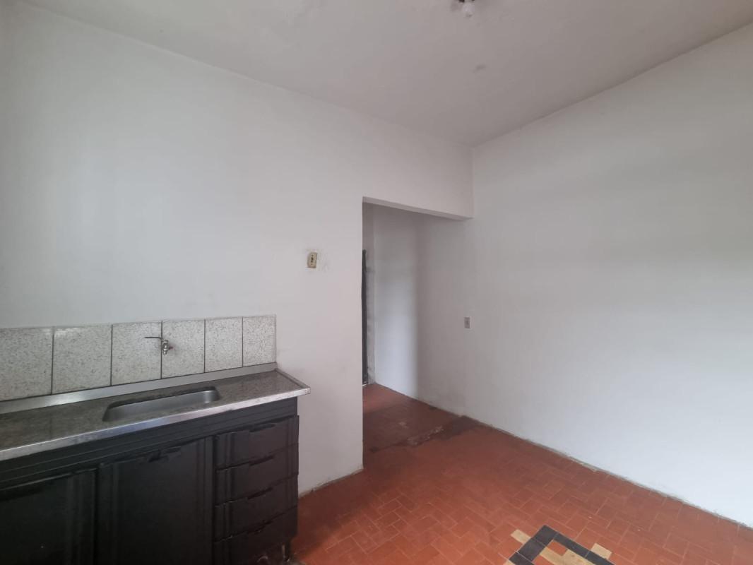 Quitinete, Industrial, 1 Quarto, 0 Vaga