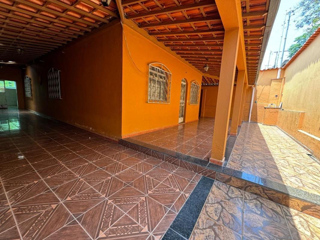 Casa, Petrópolis (barreiro), 4 Quartos, 3 Vagas, 2 Suítes