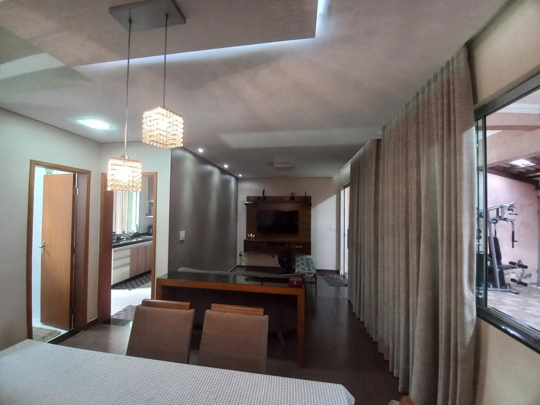 Casa, Industrial São Luiz, 3 Quartos, 2 Vagas, 1 Suíte