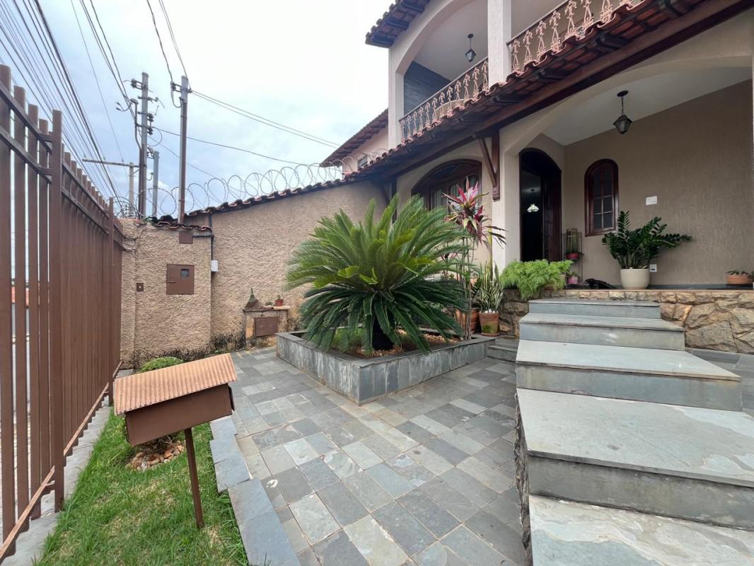 Casa, Alípio de Melo, 3 Quartos, 4 Vagas, 1 Suíte