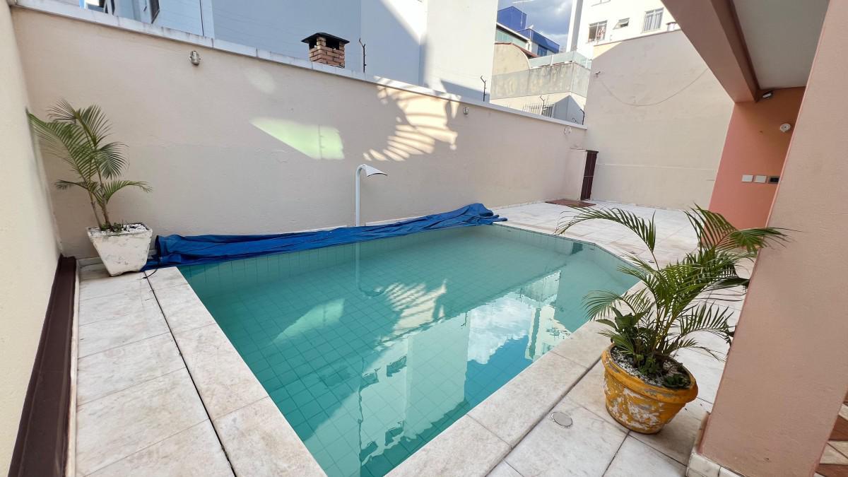Casa, Castelo, 4 Quartos, 6 Vagas, 2 Suítes