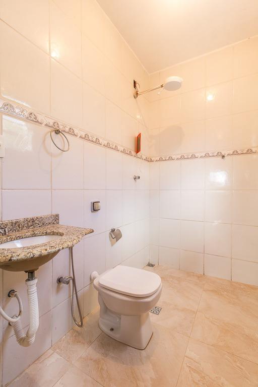 Casa, Califórnia, 4 Quartos, 2 Vagas, 1 Suíte
