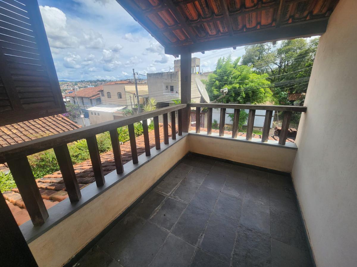 Casa, Coqueiros, 4 Quartos, 2 Vagas, 1 Suíte