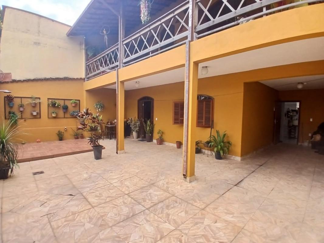 Casa, Campo Alegre, 6 Quartos, 3 Vagas, 2 Suítes