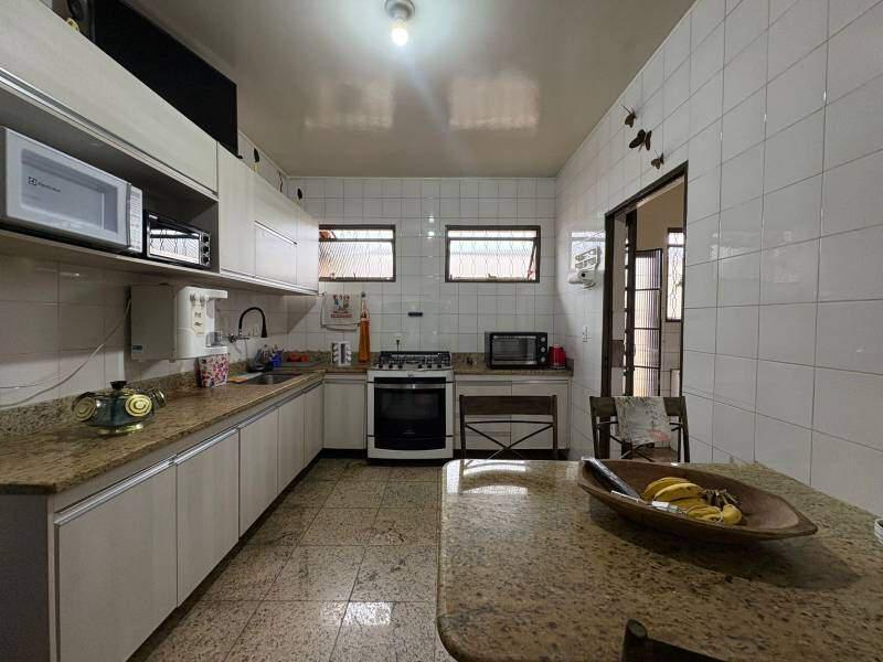 Casa, Dona Clara, 3 Quartos, 4 Vagas, 1 Suíte