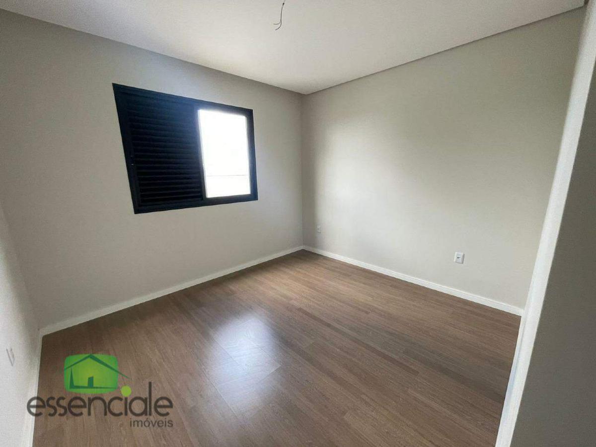 Casa, Centro, 3 Quartos, 2 Vagas, 1 Suíte