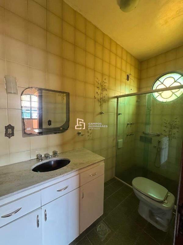 Casa, Industrial, 4 Quartos, 1 Vaga, 2 Suítes