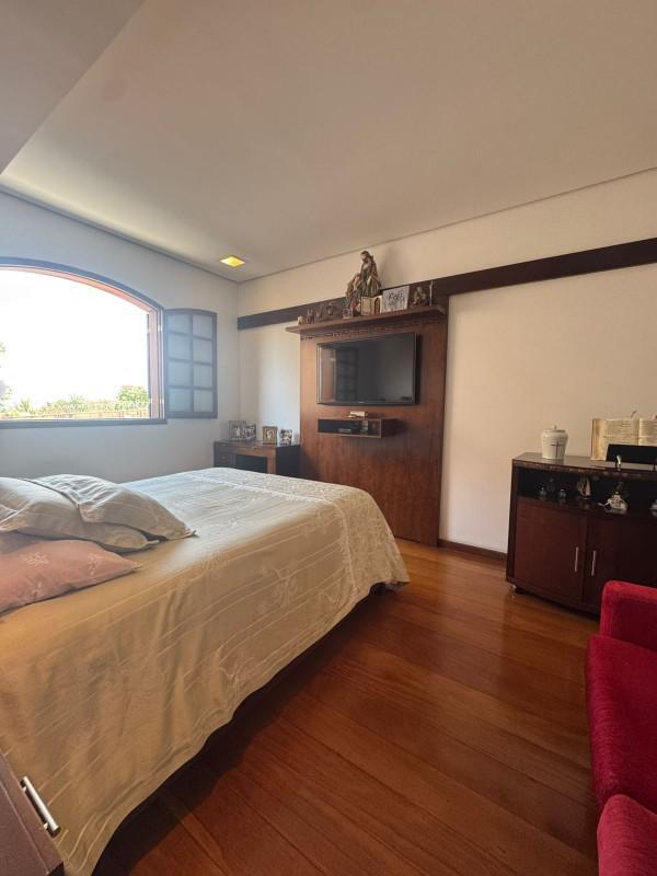 Casa, Trevo, 4 Quartos, 10 Vagas, 1 Suíte