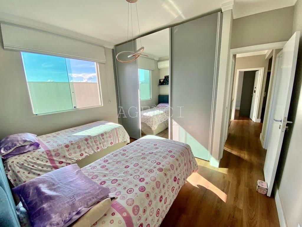 Casa, Paquetá, 4 Quartos, 0 Vaga, 2 Suítes