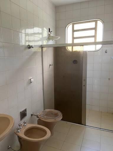 Casa, Funcionários, 4 Quartos, 5 Vagas, 2 Suítes