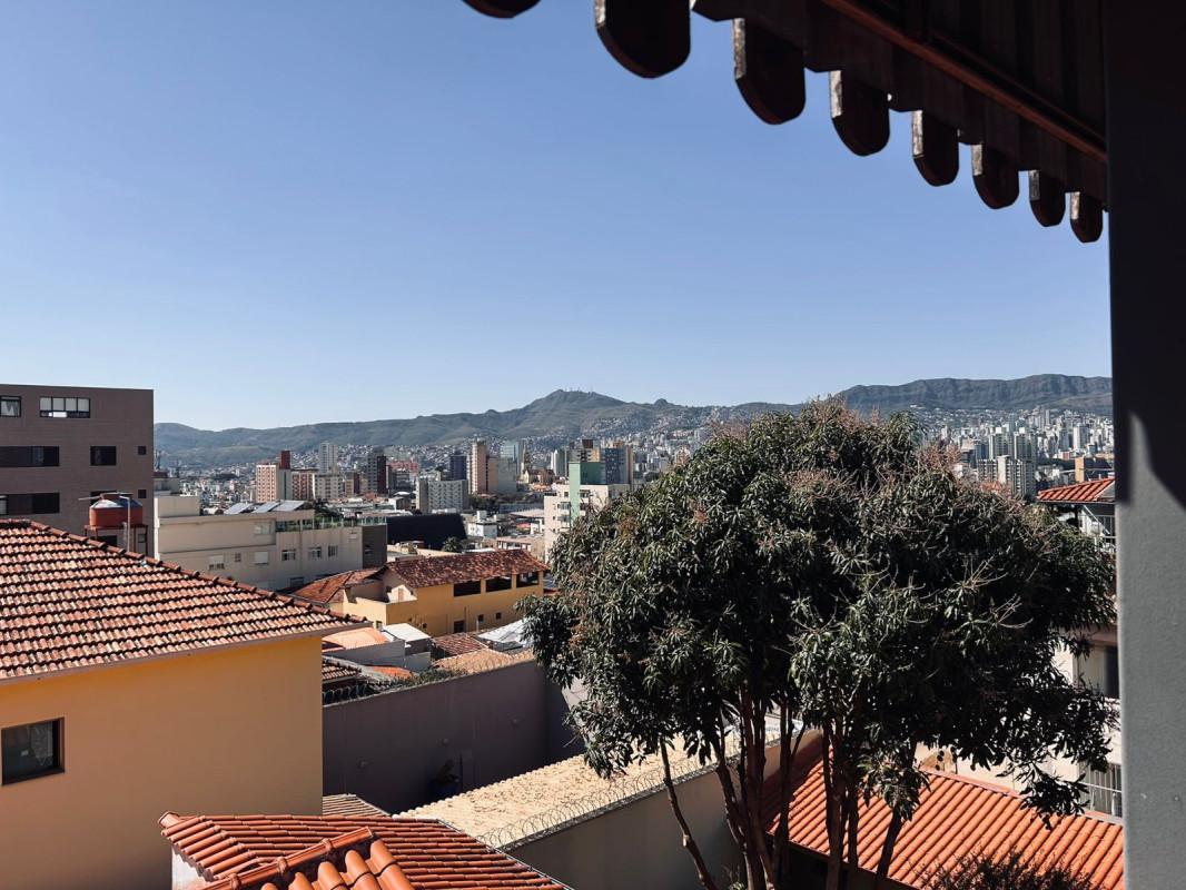 Casa Comercial, Colégio Batista, 4 Quartos, 3 Vagas, 2 Suítes