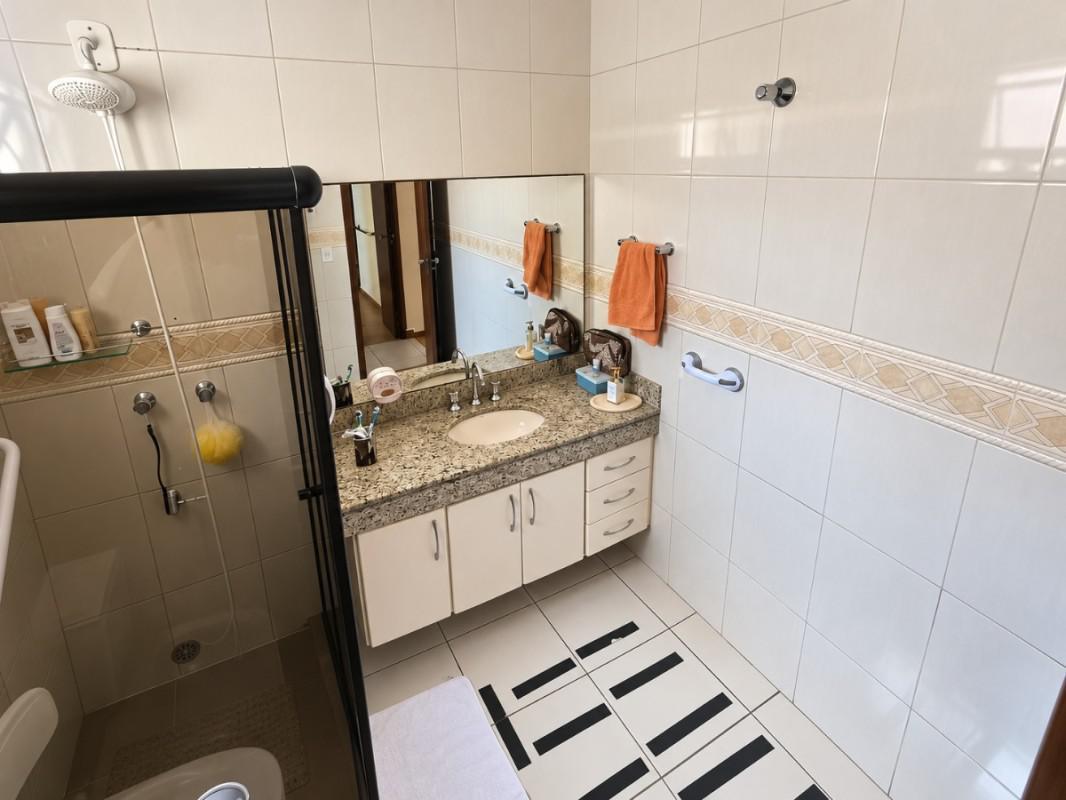 Casa, Jaraguá, 5 Quartos, 4 Vagas, 1 Suíte