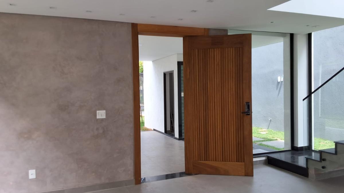 Casa, Trevo, 4 Quartos, 2 Vagas, 2 Suítes