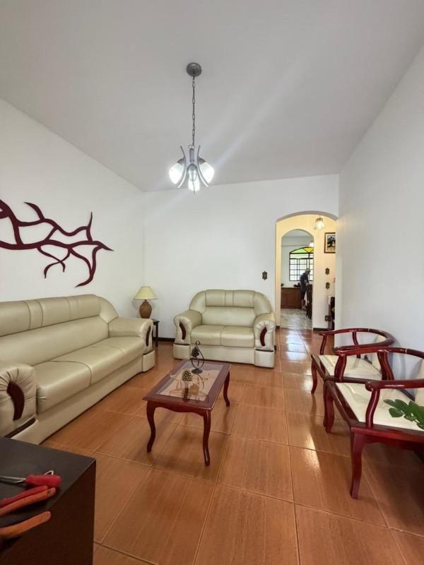 Casa, Castelo, 3 Quartos, 8 Vagas, 1 Suíte